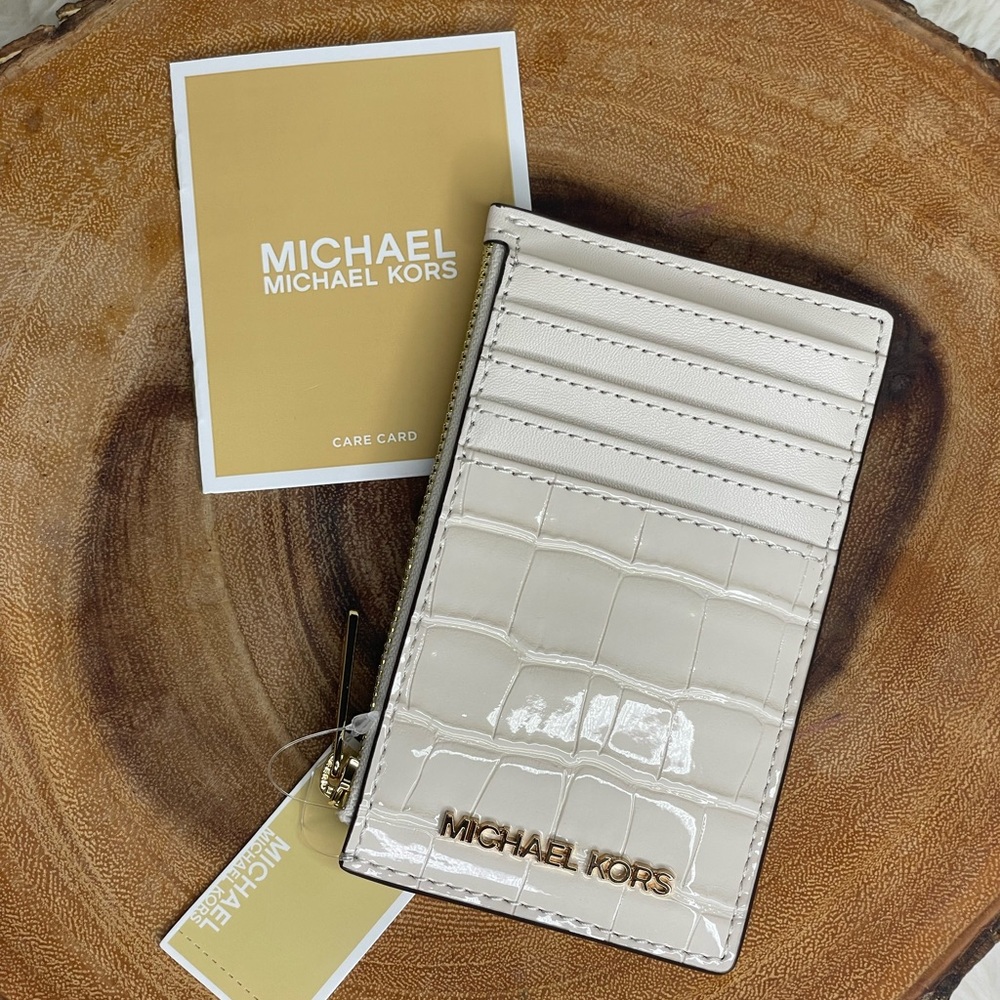 ❌SOLD❌ Michael Kors Cream Card Holder Wallet with Gold Zipper